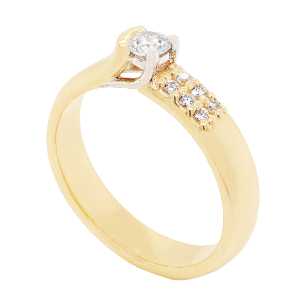 Sweeping Diamond Solitaire Ring